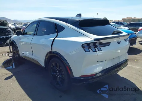 2023 Ford Mustang Mach-E Premium z USA, uszkodzony, nr VIN 3FMTK3R74PMA03298